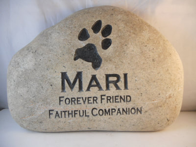 personalized dog paw print and name on engraved stone memorial