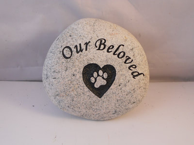 engraved cat memorial sign with paw print grave stone